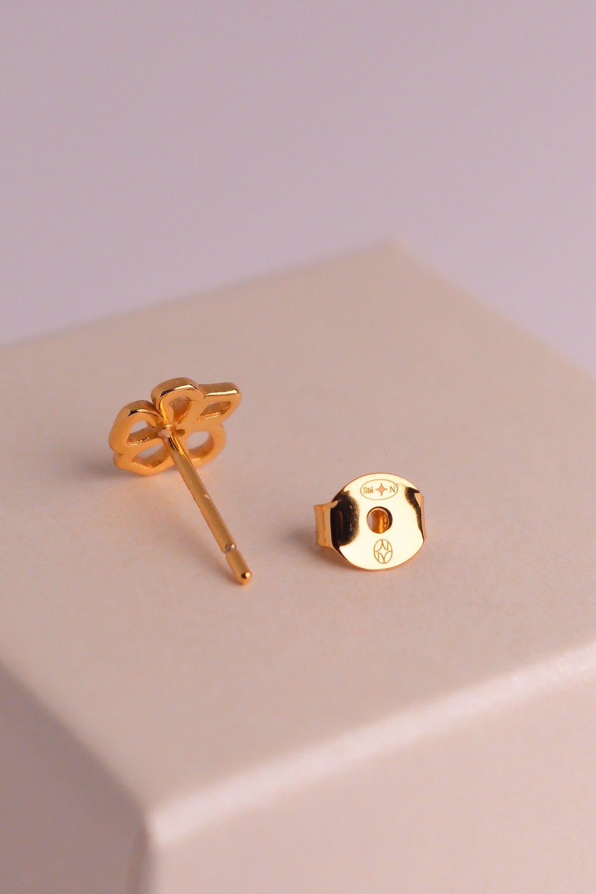 Puce Ohrstecker