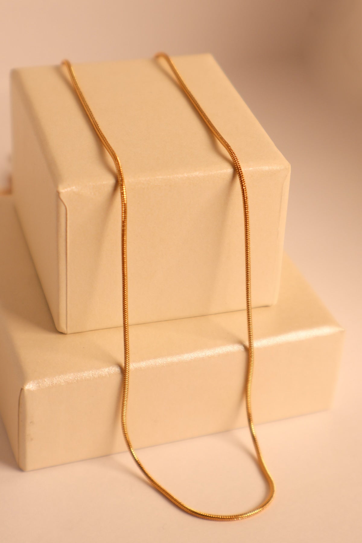 goldene feine kette