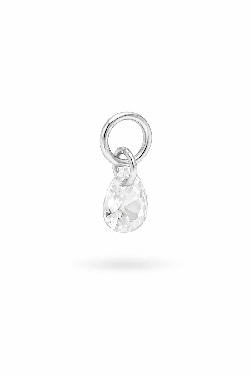 Diamant-Charm groß getragen