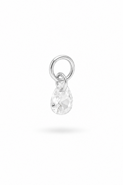 Diamant-Charm groß getragen