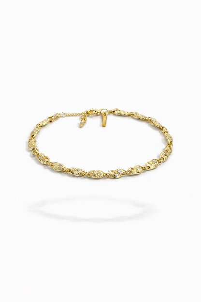 goldenes armband mit massiveren aber trotzdem eleganten gliedern