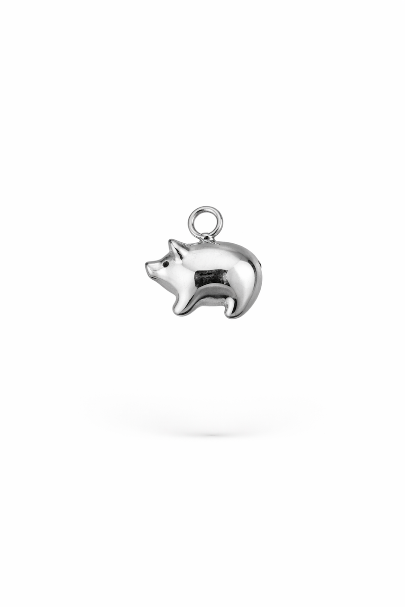 Schweinchen-Charm getragen