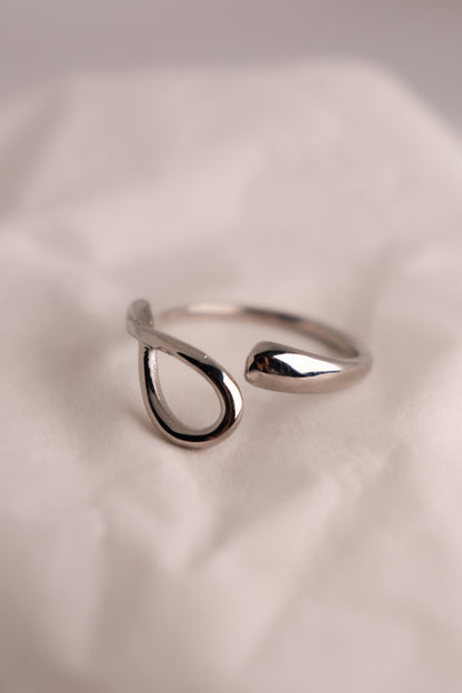 One Twist Line Ring