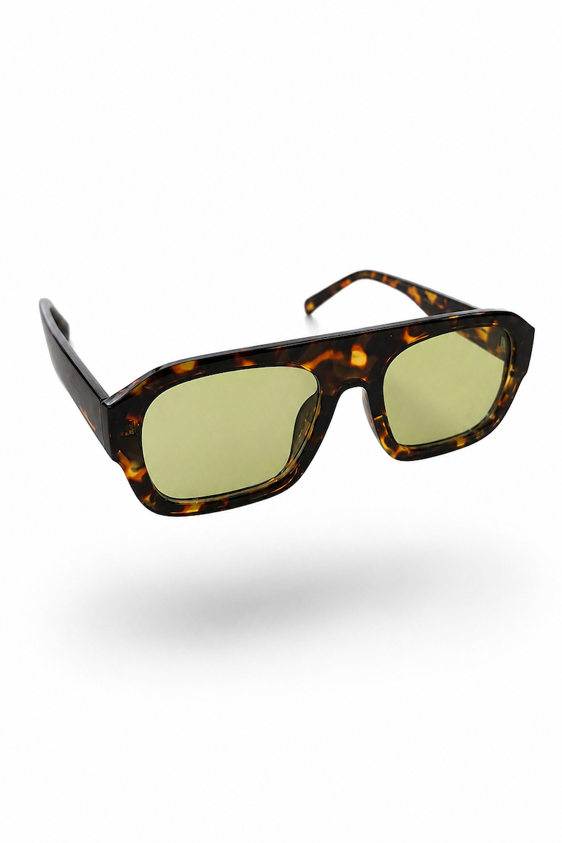 braune Sonnenbrille mit großen leicht grün abgedunkelten gläsern
