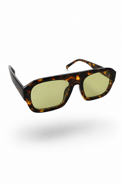 braune Sonnenbrille mit großen leicht grün abgedunkelten gläsern