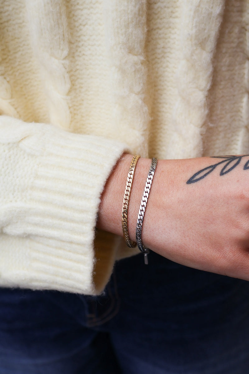 gold und silber Armband getragen am Handgelenk 
