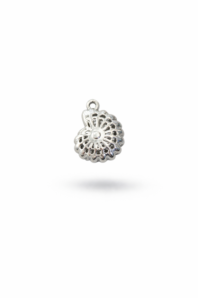 schneckenförmiges charm in silber und massiver optik