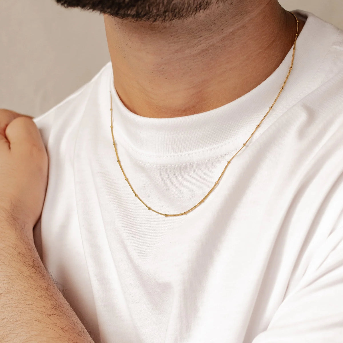 gold kette fein, mit kleinen kugeln alle 5 cm als Hingucker
