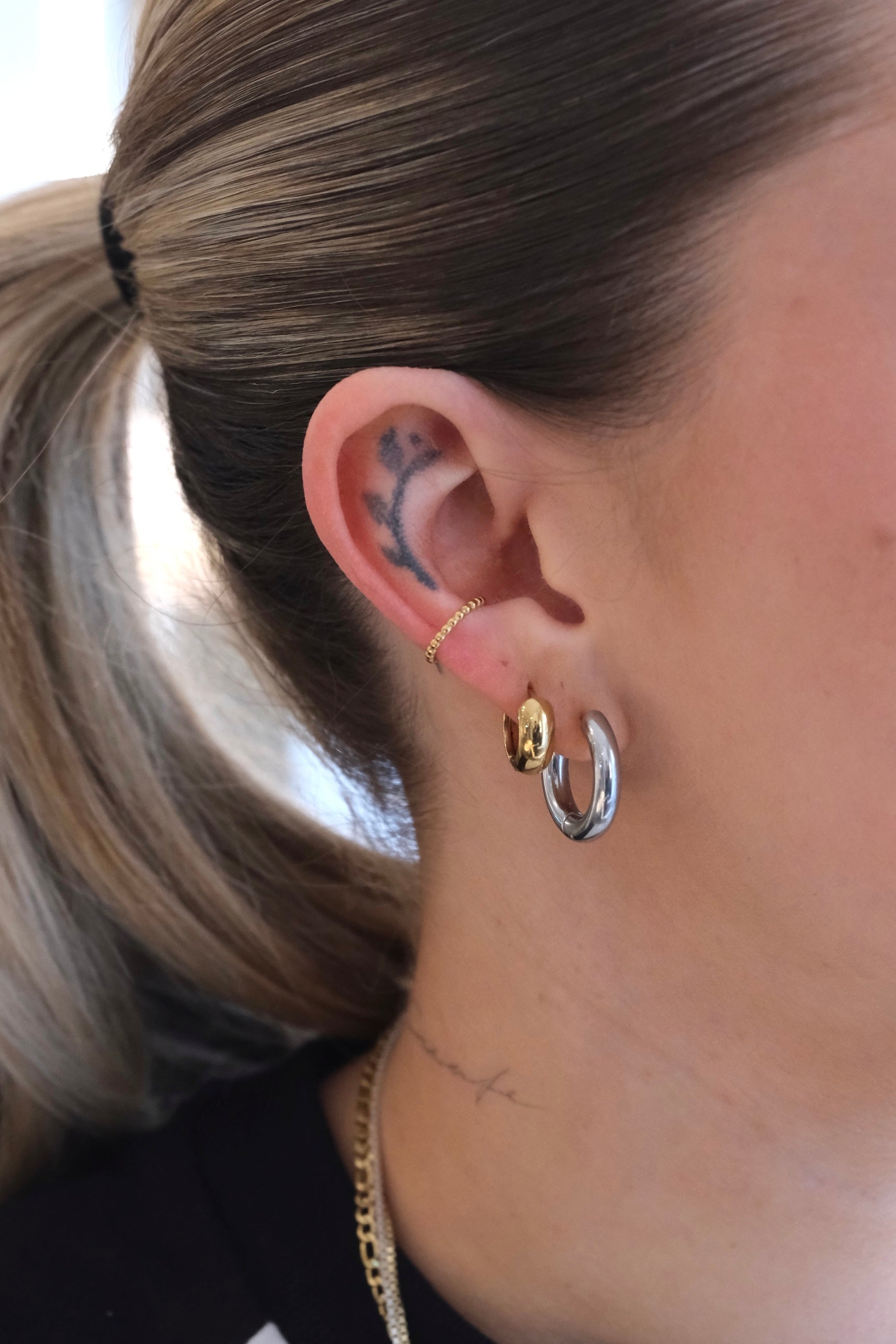 feiner gold earcuff in bubble optik