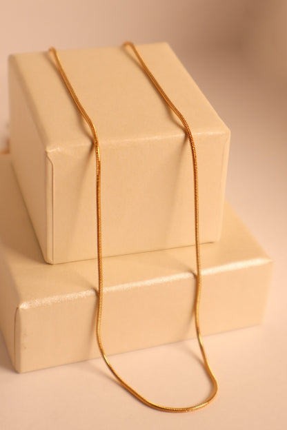 goldene feine kette