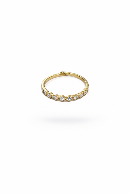 feiner gold ring mit zirkonia steinchen 