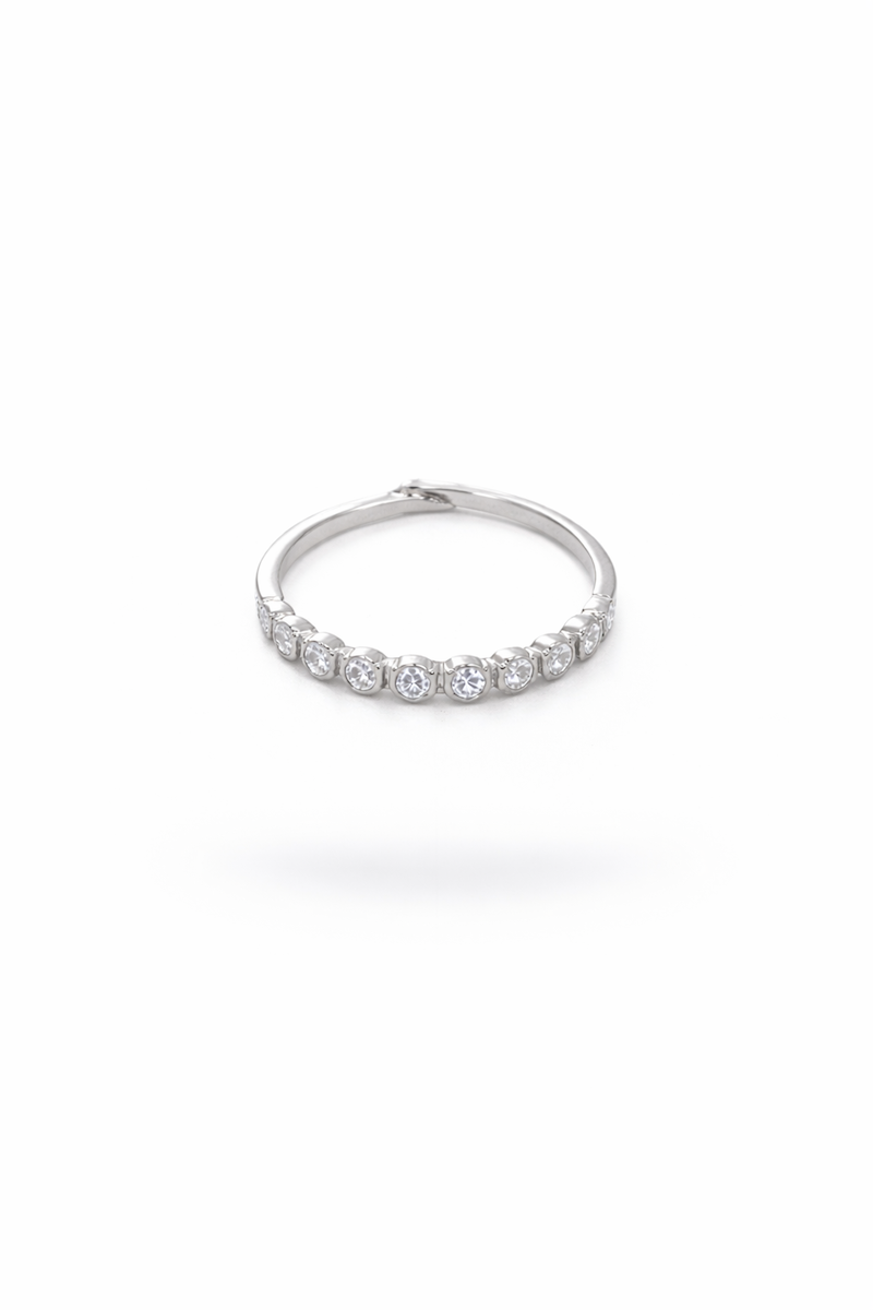 feiner silber ring mit zirkonia steinchen 