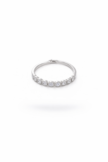 feiner silber ring mit zirkonia steinchen 